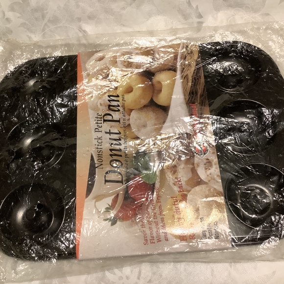 Nonstick 6 donut pan new in original pkg. Bake adorable mini-donuts! - Picture 3 of 4